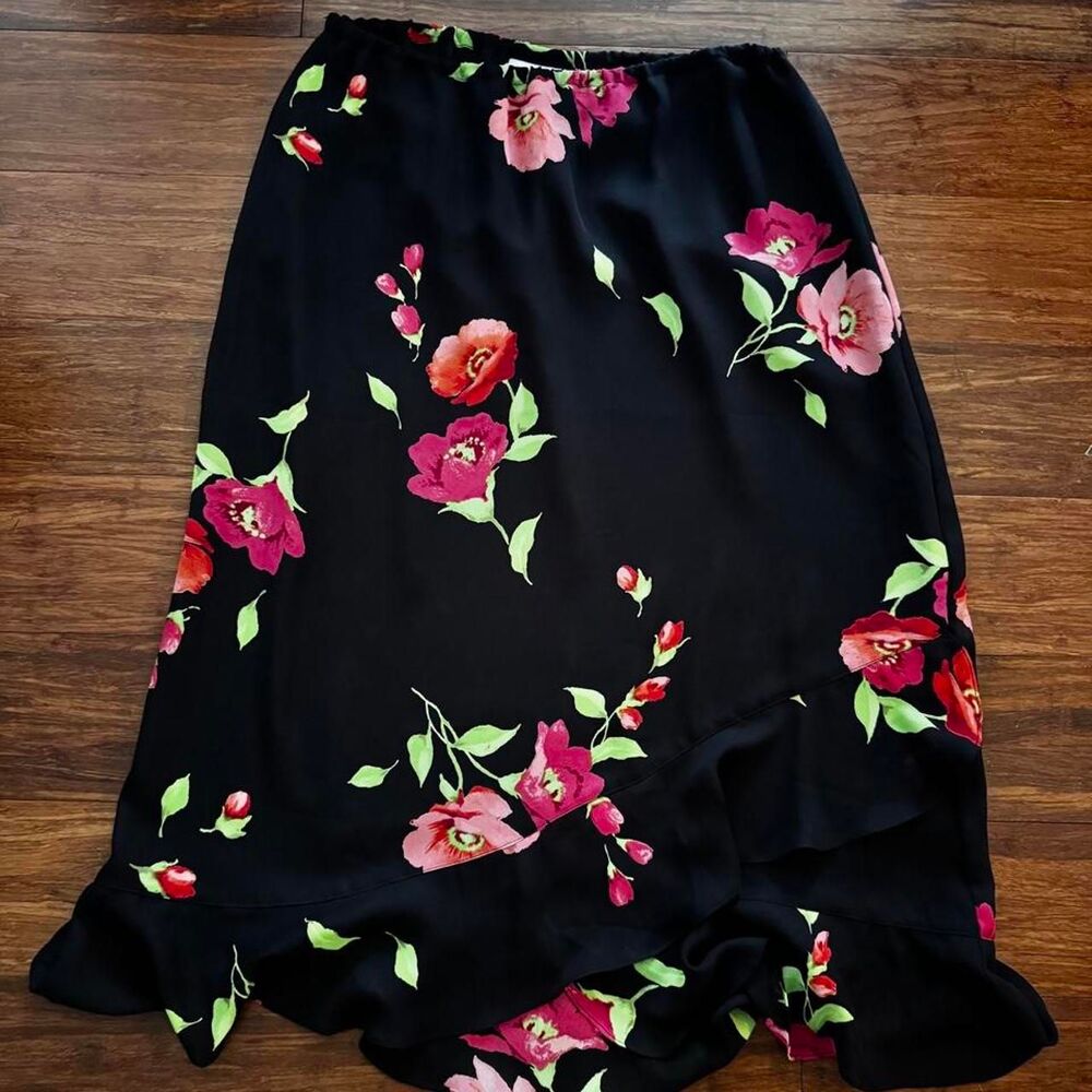 Units Women's Black and Red Skirt